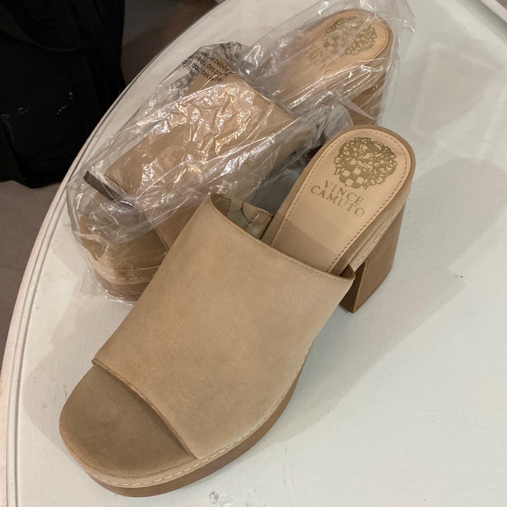 BNWT Vince Camuto suede platform slide